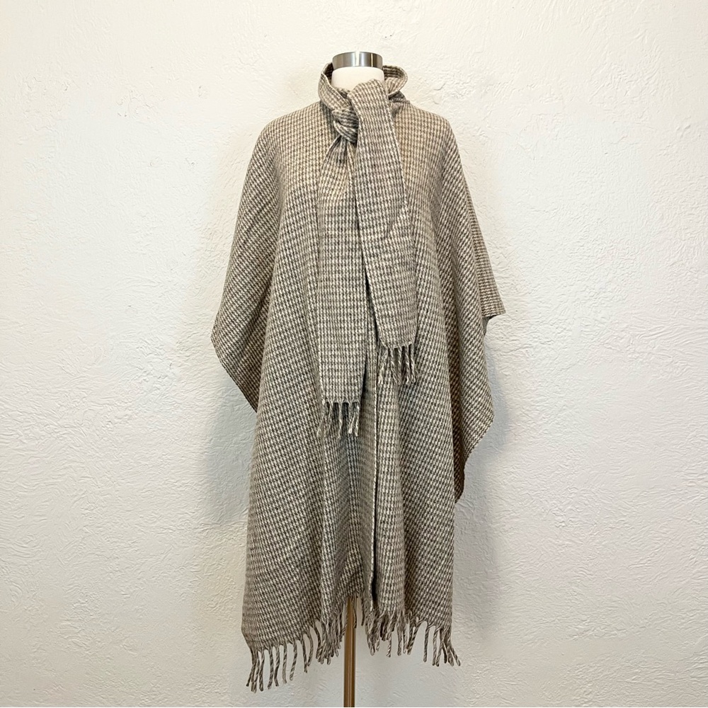 Vintage Wool Poncho Beige Tan Boho Western Hippie Fringe Cape Academia Preppy OS
